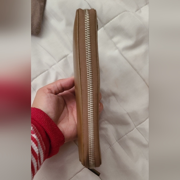 Authentic preloved Gucci zippy long leather wallet - Picture 13 of 16